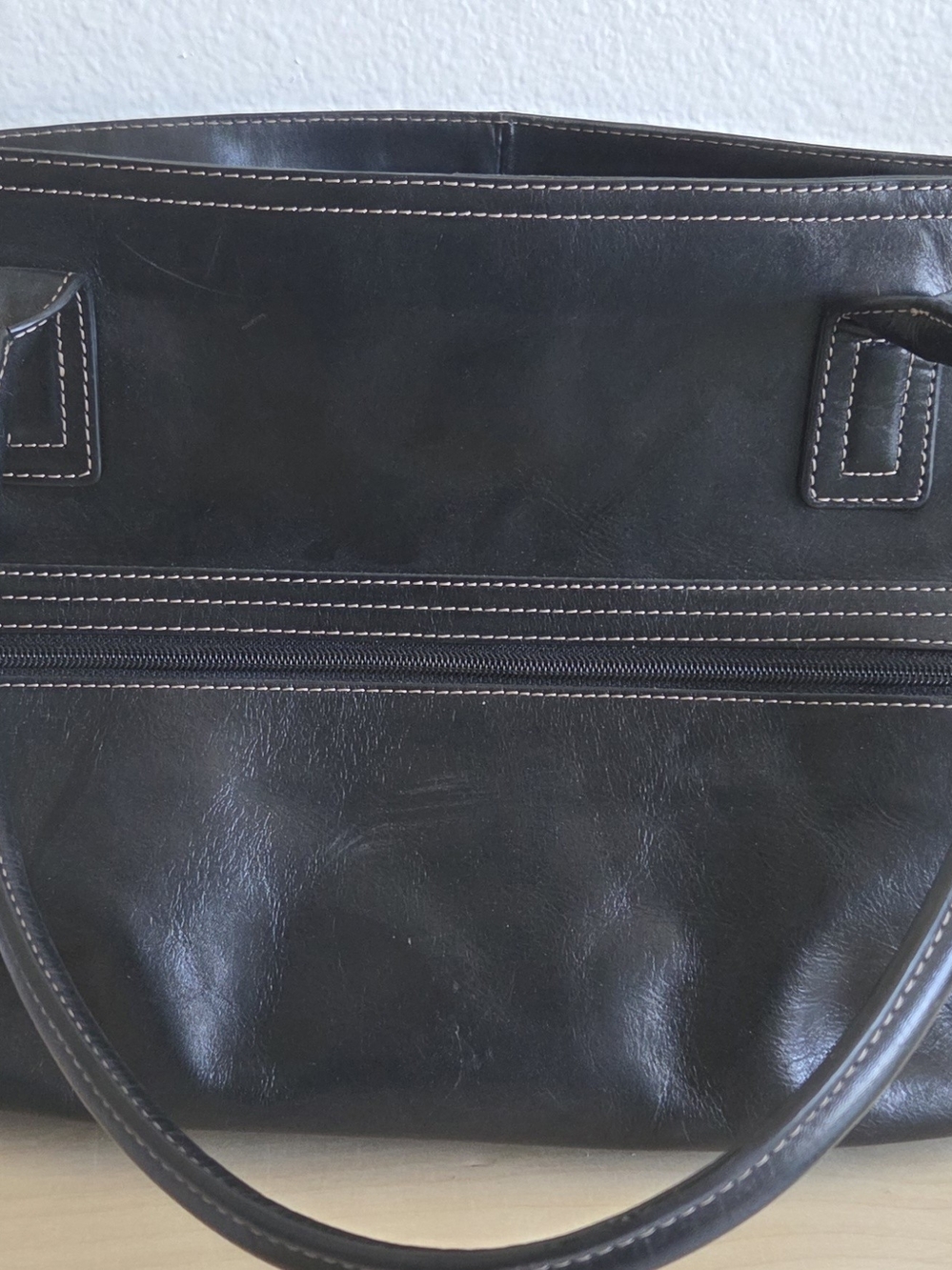 Fossil Black Leather Tote Bag with Contrast Stitching